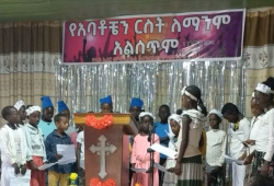 Program dzieci ze szkółki niedzielnej Kościoła Mekane Yesus w miejscowości Qey Afer